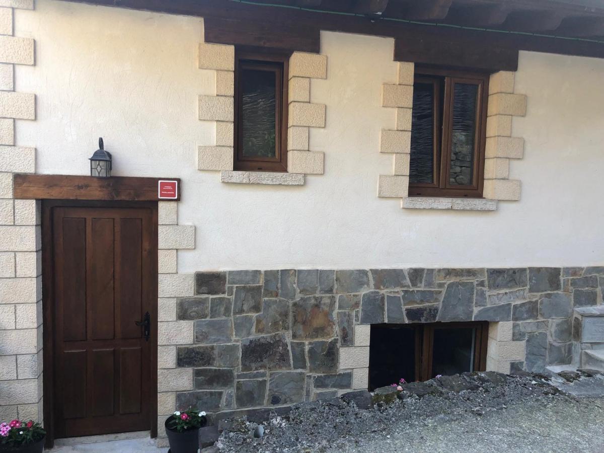 Apartamentos El Puente Camaleño المظهر الخارجي الصورة